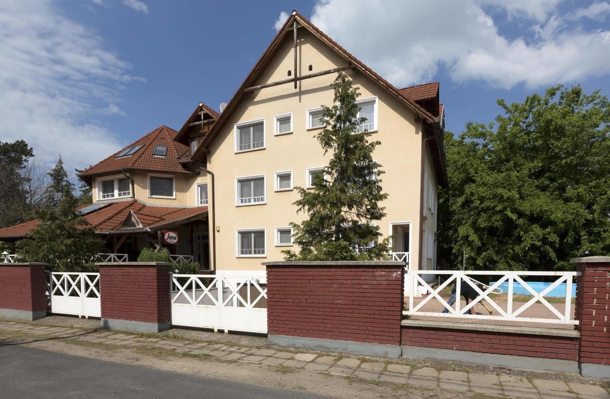 Hotel Francoise Balatonlelle Eksteriør bilde